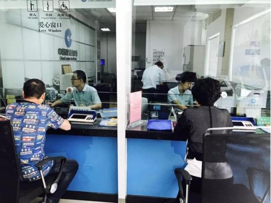 为何银行前台的人，都是小年轻？四五十岁老员工都去哪了？