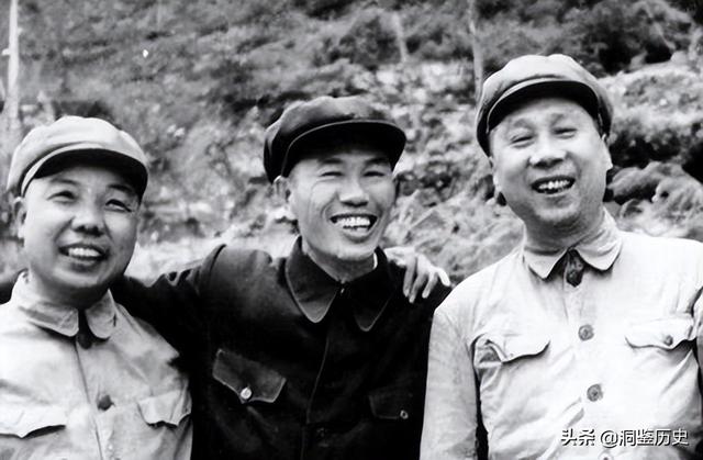1949年小战士从报纸上认出父亲，指导员：别闹了！这可是兵团司令