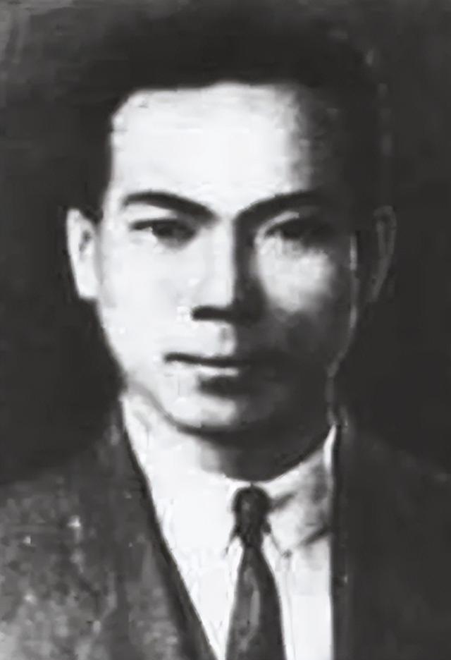 陈乔年牺牲66年后遗腹女被找到，墓碑前跪地痛哭：爸，我来看你了