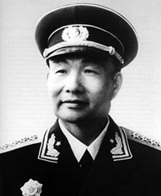 1949年小战士从报纸上认出父亲，连长：你别闹了！这可是兵团司令