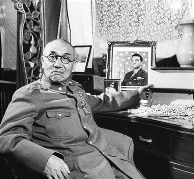 军统女特务精通4国语言，冒死救一地下党员，11年后反救自己一命