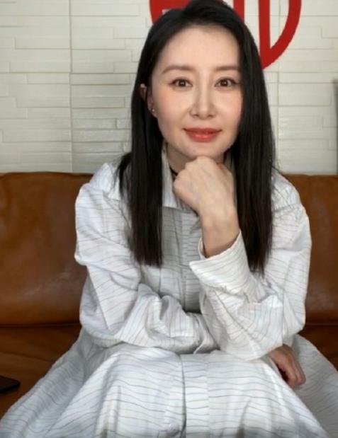 3月才开始，10位明星接连被曝“脸崩”，让61岁的蔡明情何以堪？