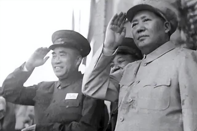 朱德元帅军衔编号是004，60年后揭开001身份，再次认识毛主席格局