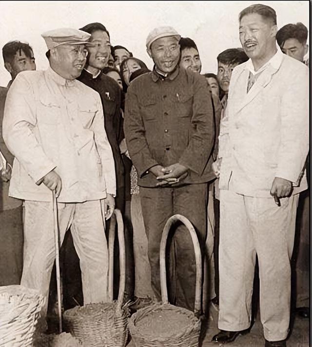 毛主席征求国防部长的人选，罗荣桓说林彪不适合，他推荐了谁？