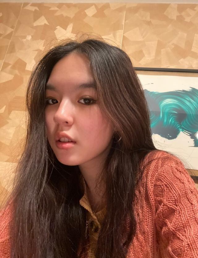 李咏妻子分享女儿最新动态：老公离世快4年，女儿也长大成熟了