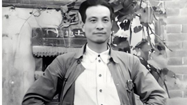 毛主席为红军电台发愁，一国军俘虏站了出来，25年后成开国中将