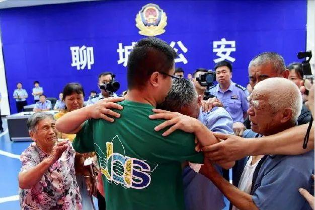 孙海洋寻子案：能多拍点人贩子和买家的铁窗泪吗？