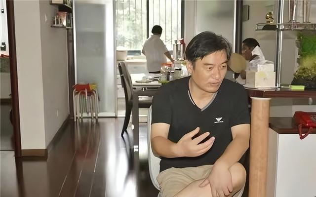 1985年战友牺牲，他为守承诺到战友家尽孝，9年后娶战友妹妹为妻