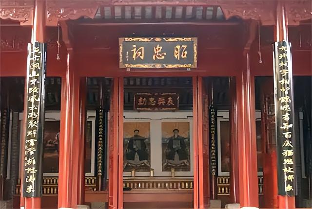 侍卫救了乾隆，乾隆问他要何赏赐？侍卫，就赏我一个胖宫女吧