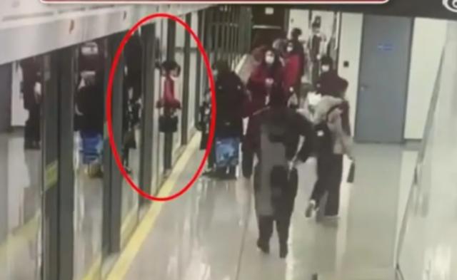 上海地铁被夹乘客死亡原因(地铁被夹身亡)-锐牛沃德讯息网