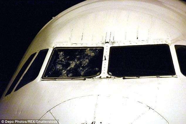 又是波音！美国一架757飞机万米高空风挡玻璃破裂，载有198名乘客