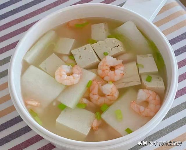 冬季，给孩子多喝这汤，荤素搭配营养高，补钙质，别舍不得花钱