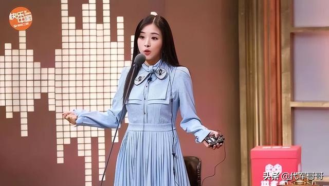 她15岁凭一首歌成名，事业受挫后抑郁爆肥，如今33岁美成这样？