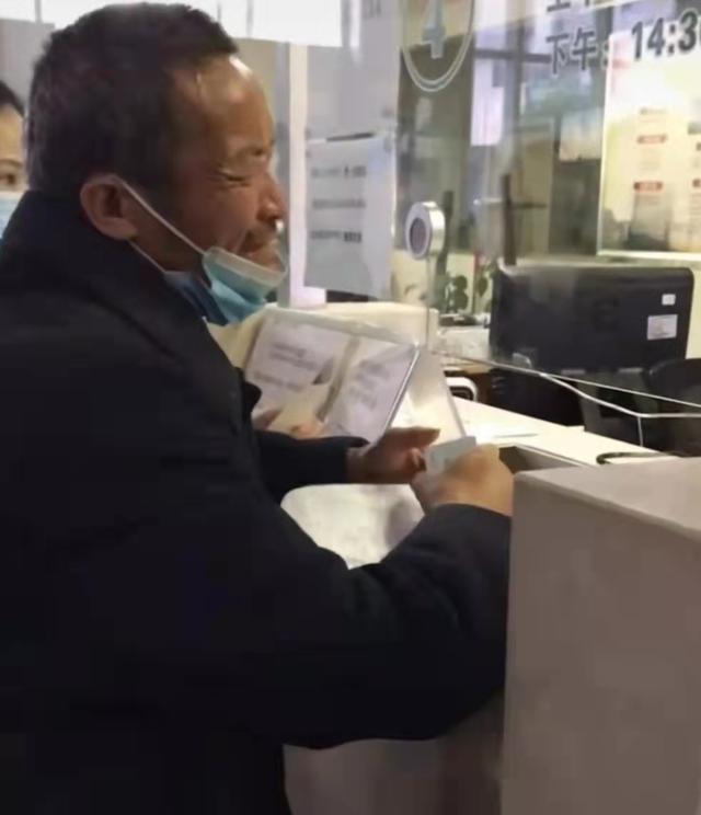 人生之悲哀！四川老人攒一辈子的钱，一次生病全没了