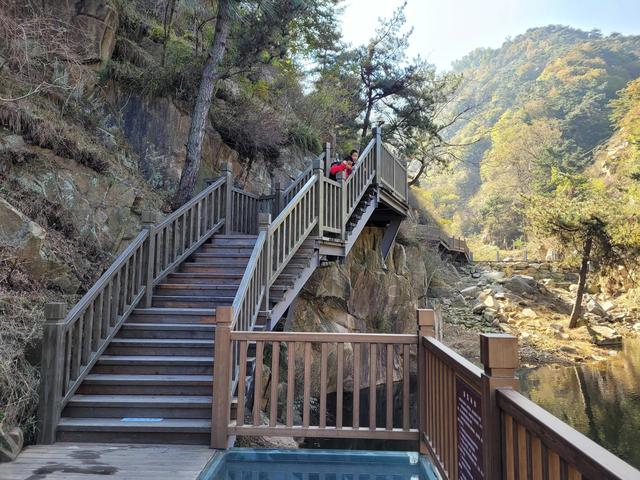 泰山又一景點走紅：環湖玻璃棧道，周末打卡好去處