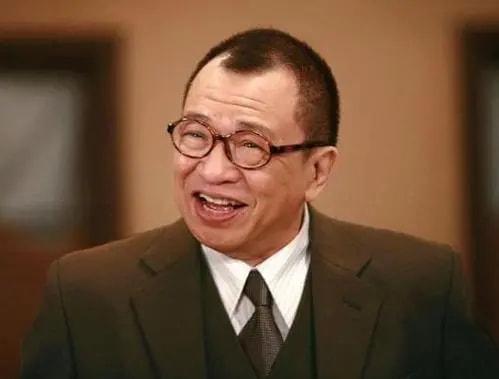 “快乐兄弟”许绍雄:他47年来从未当过男主人，但现在71岁的他却被曝出丑闻。
(图5)
