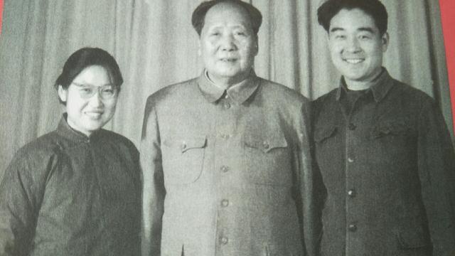 1959年，毛主席在庐山接见贺子珍，临别时说：我明天一定再来