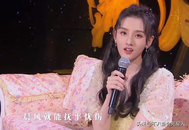 12位女星卫视春晚状态！杨颖唐嫣美得亮眼，关晓彤大长腿厉害了