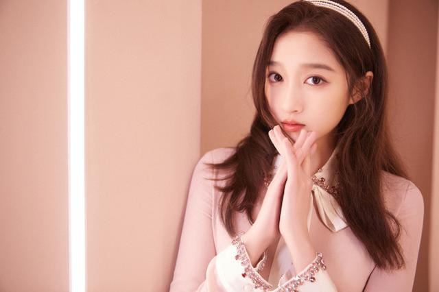 「重要通告」鹿晗关晓彤合照壁纸(鹿晗关晓彤的照片合照)