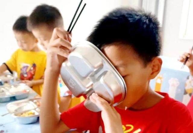 细嚼慢咽与狼吞虎咽的人差别在哪里？你属于哪种？