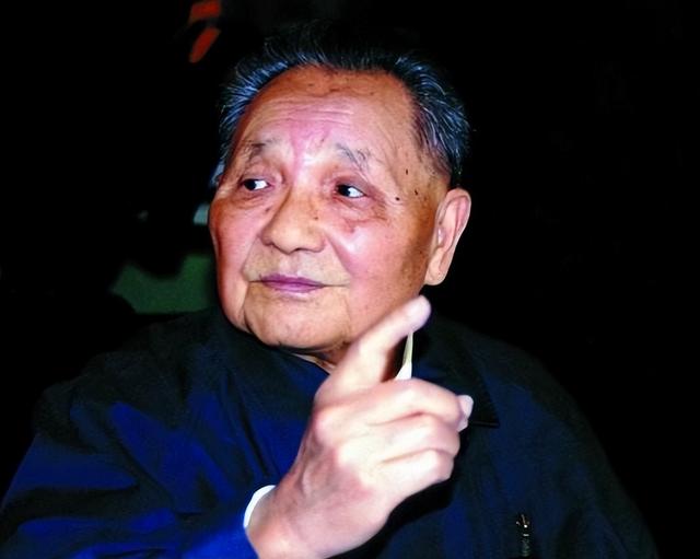 女儿问邓小平：这一辈子和谁关系最好？邓公：就他们仨