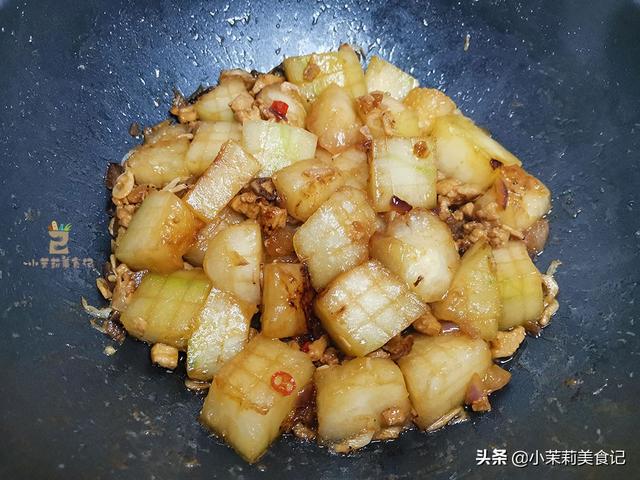 春季湿气重，多吃“3红3白2绿”，少食2样，健脾除“湿”轻松度春