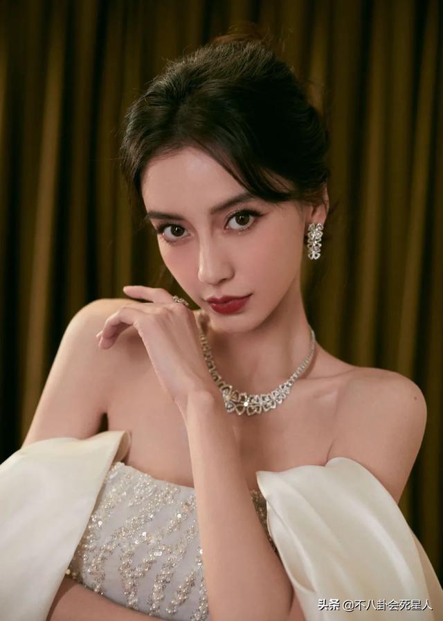 12位女星卫视春晚状态！杨颖唐嫣美得亮眼，关晓彤大长腿厉害了