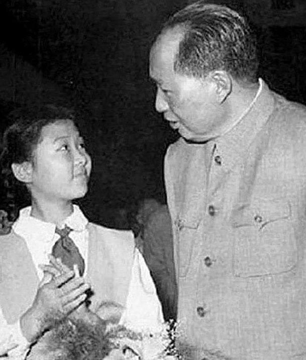 14岁小姑娘竟拒绝了毛主席开国大典的邀请，毛主席：再邀请一次