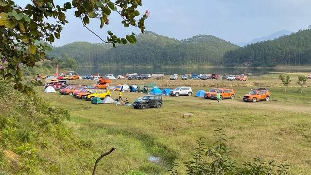 這裏有千島風光 這裏有風車雲海，這裏與繁華無關 卻與天地相連