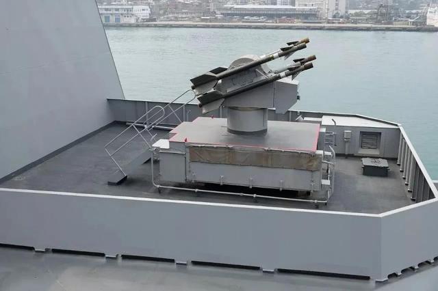 登陆舰被圆点U击沉，俄军报复转瞬即至，口径摧毁乌最大燃料基地