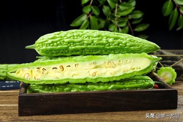 睡眠差可能是肝火旺，建议多吃这5样，润燥降肝火，安睡到天亮