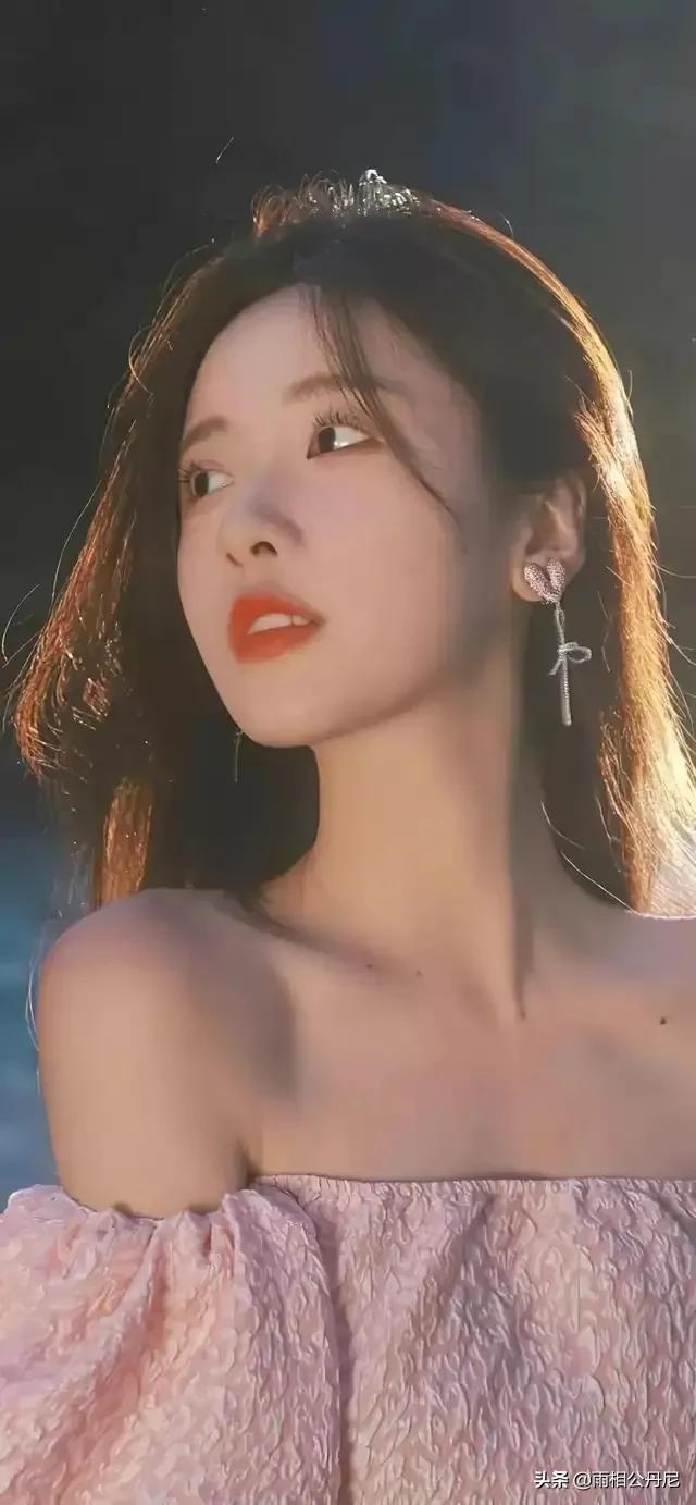 现代诗／只有夜色才配得上我