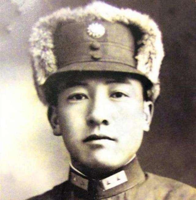 马步芳妄图死守六盘山，解放军四百门大炮炸烂其美梦