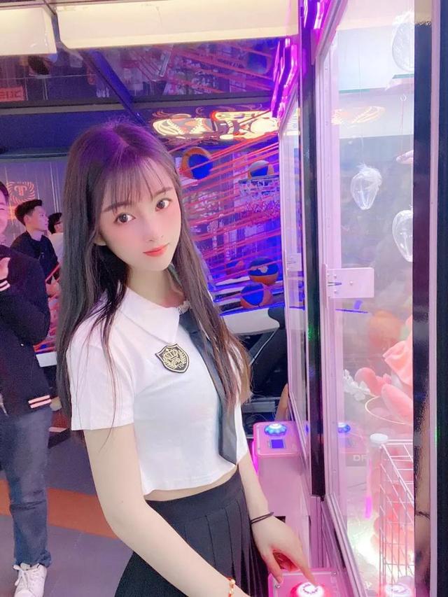 每个女人都是一只孔雀，开不开屏都是自己说了算