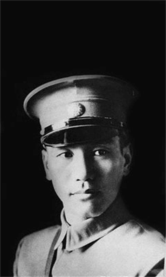 1946年老蒋下令炸开汪精卫墓，开棺后发现尸体完好，口袋有张纸条