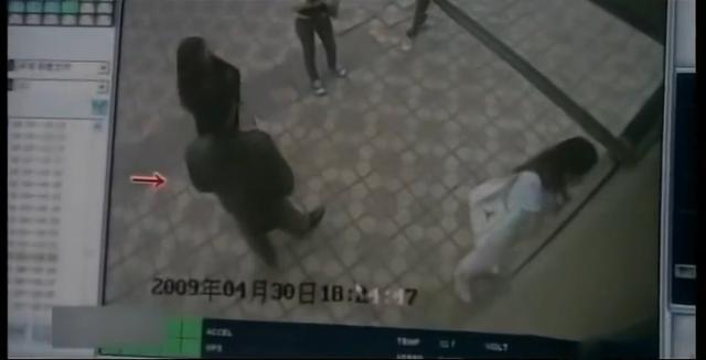 2011年，重庆30余名女子被骗财骗色，调查发现舞厅美男设下迷魂阵
