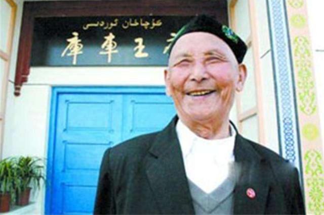 中國最後一位王爺，2014年去世，臨終前要求：把國旗挂在病床邊