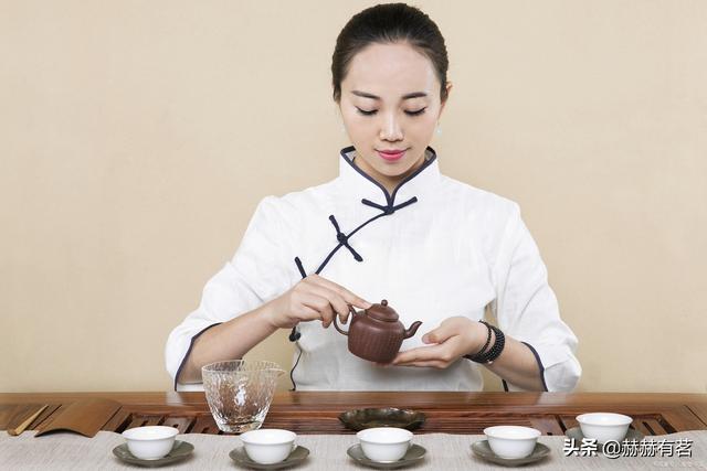 茶艺师工资一般多少钱一个月，茶颜悦色茶艺师五千？