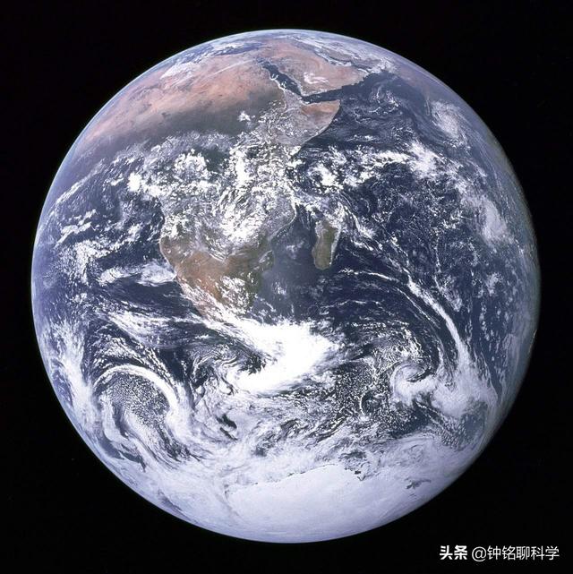 人有多渺小？宇宙有多大？已飞232亿公里探测器拍的照片让人绝望