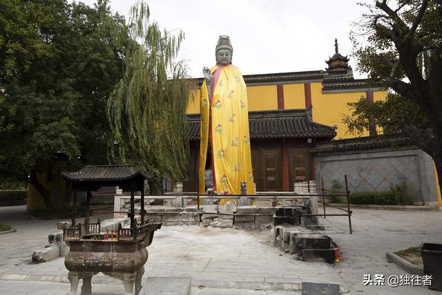 中国四大名寺之一，充满历史传说与神话故事的金山寺