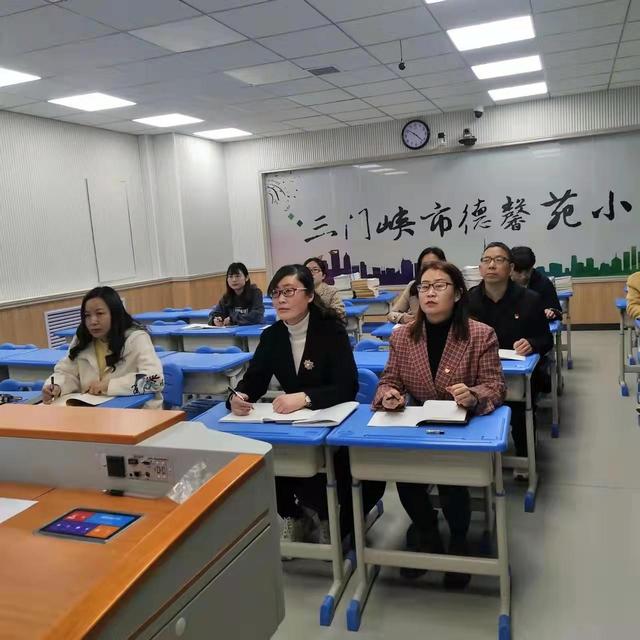 教研促提升 合作共成长——市德馨苑小学开展语数英专题教研活动