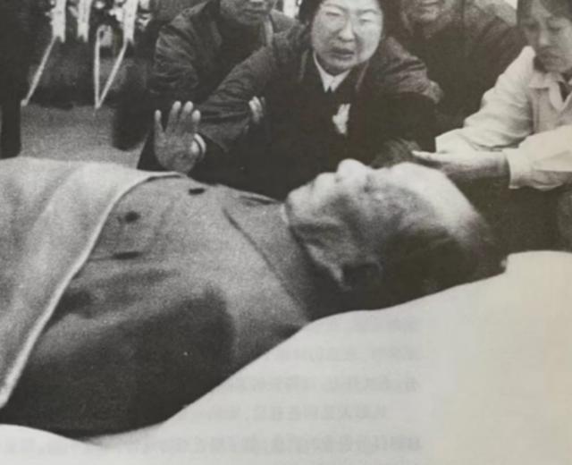 76年毛主席逝世后，中央得知李敏未能守灵，特意为其设置主席灵堂