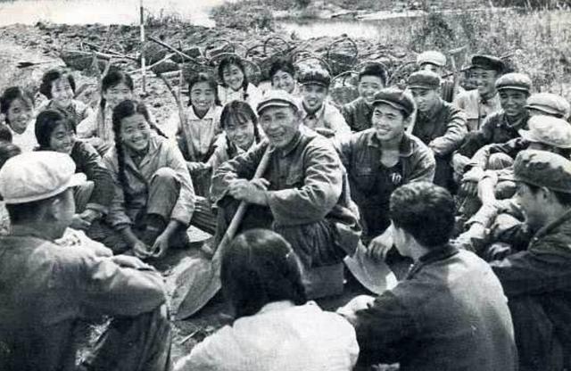 红军团长隐姓埋名，毛主席亲自派人去请：小顾，你在给我玩捉迷藏
