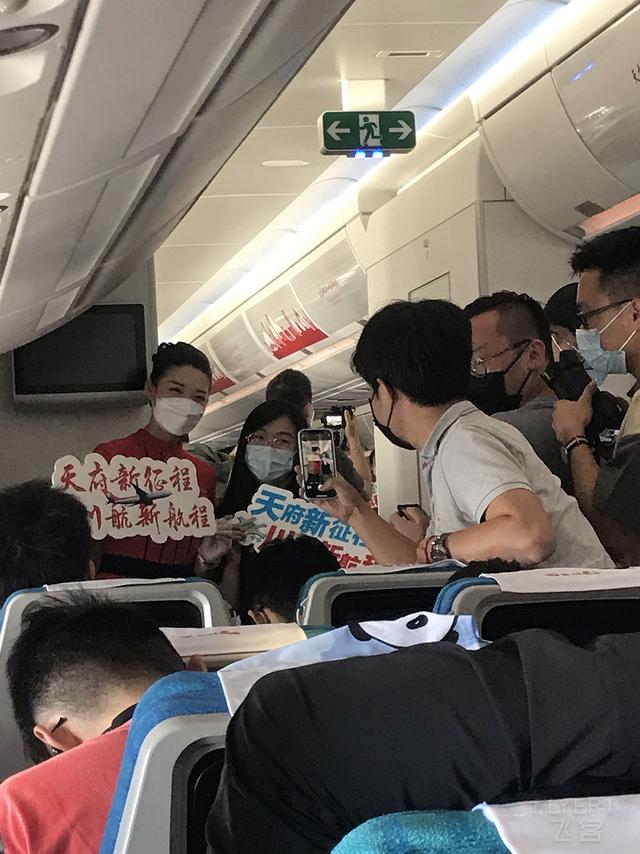 驚喜滿滿！王牌A359墨鏡俠執飛首航，川航還給乘客准備了大禮包