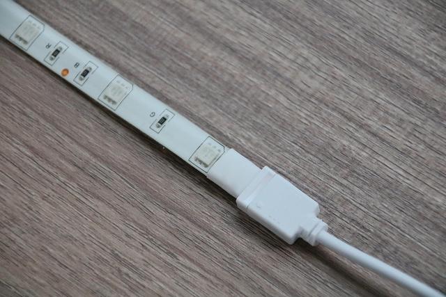 小米有品发售了一款支持10米的智能灯带，支持随意裁剪+简单安装