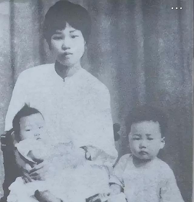 1930年，三子毛岸龙秘密入读大同幼儿园，留下此生唯一的两张照片