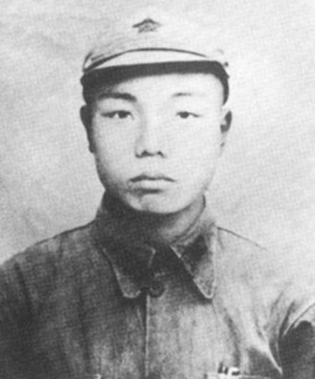 38年毛主席偶遇王新兰，开玩笑说：当心你的肖华被别的姑娘抢走了
