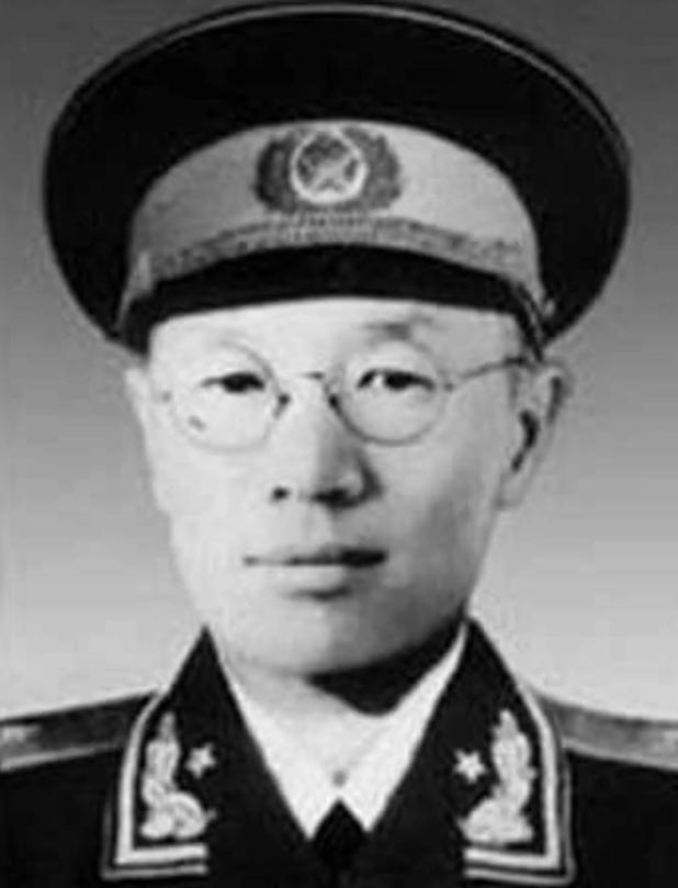 1949年，满族将军径直坐到毛主席身边，毛主席：你可算张作霖余孽