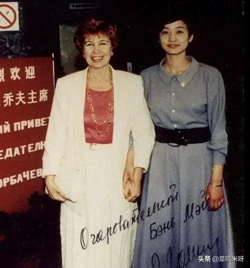 为朴槿惠挡酒瓶的女保镖火了，我国的这位传奇女保镖你知道多少？