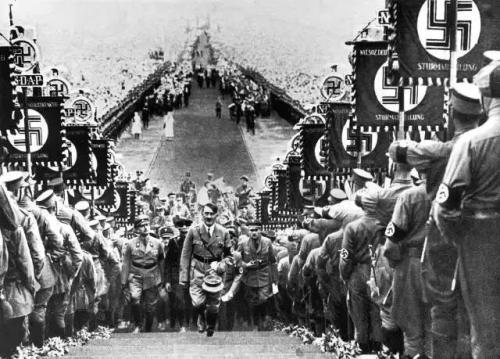 纳粹德国为什么叫“第三帝国”？第一、第二帝国都是什么？